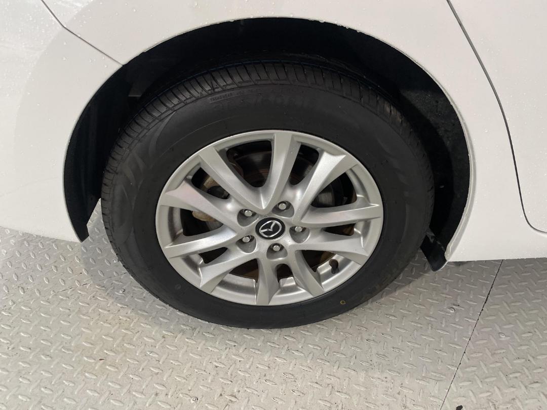 Photo '12' of Mazda Axela Photo '12' of Mazda Axela