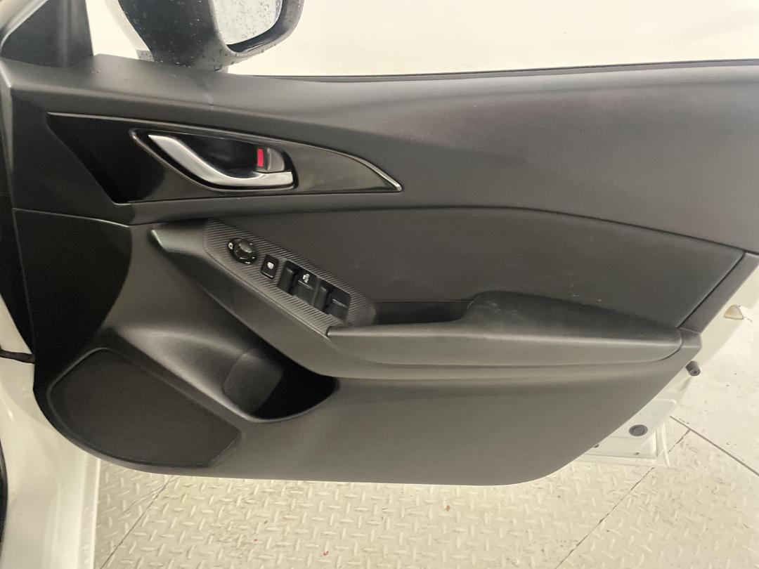 Photo '15' of Mazda Axela Photo '15' of Mazda Axela