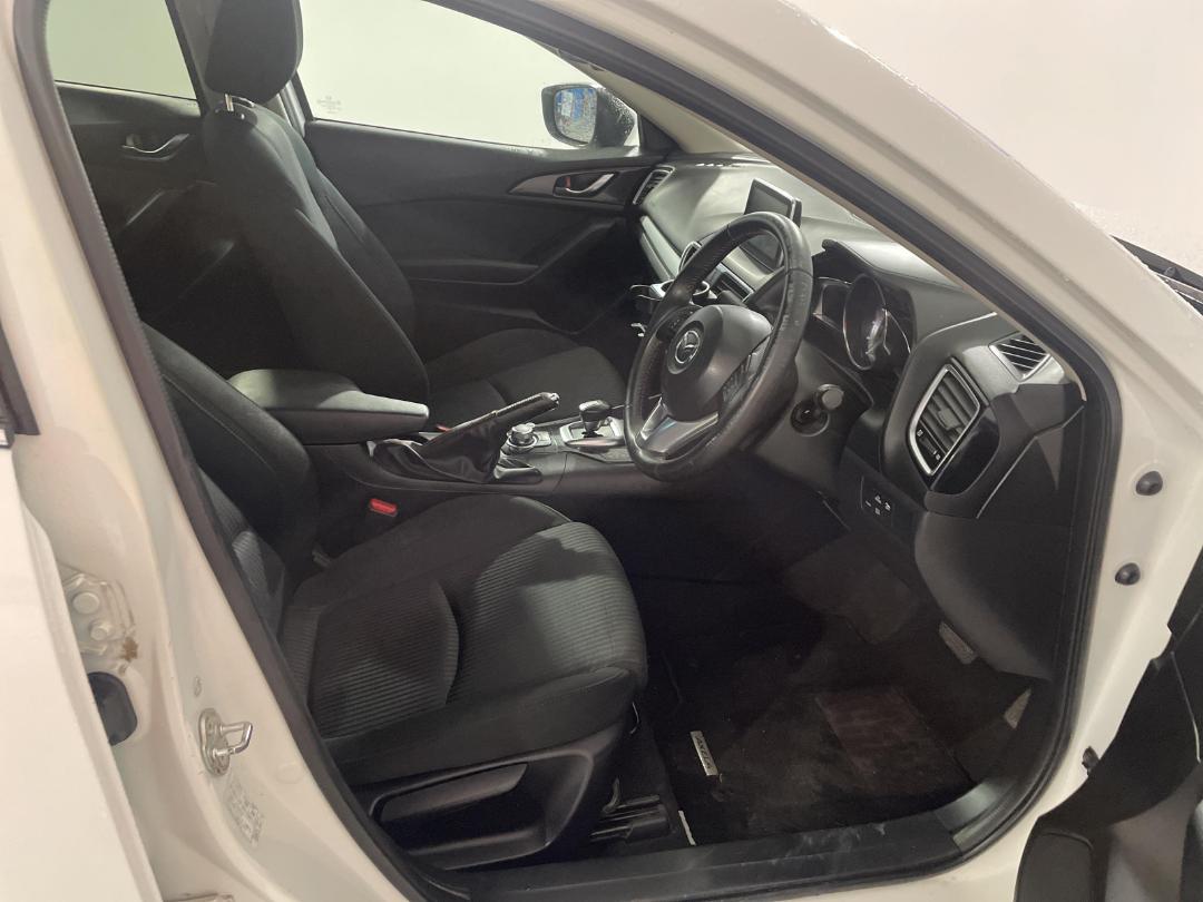 Photo '16' of Mazda Axela Photo '16' of Mazda Axela