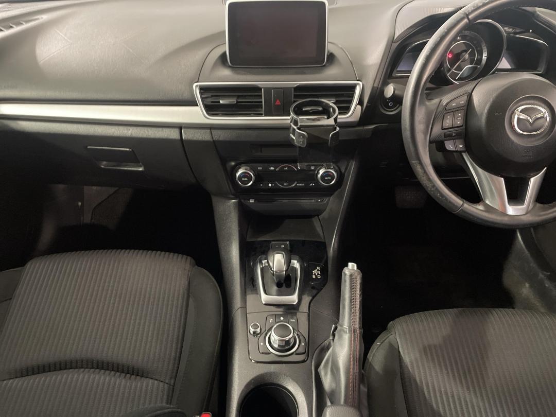 Photo '18' of Mazda Axela Photo '18' of Mazda Axela