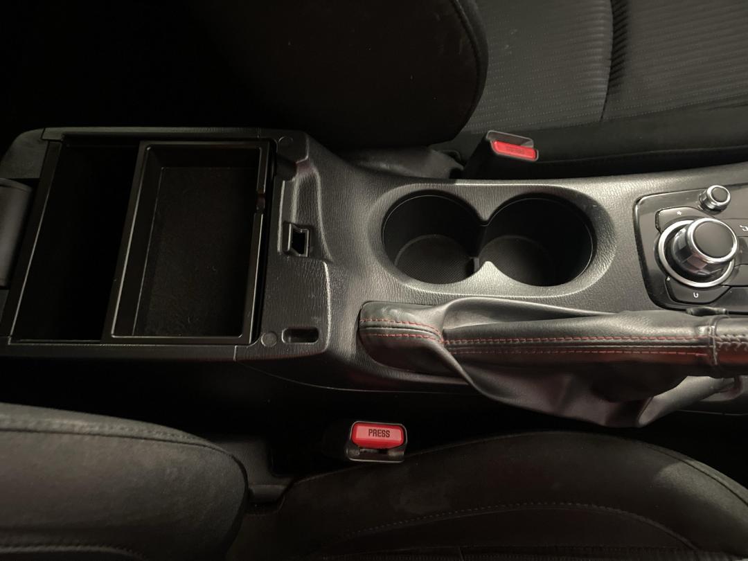 Photo '33' of Mazda Axela Photo '33' of Mazda Axela