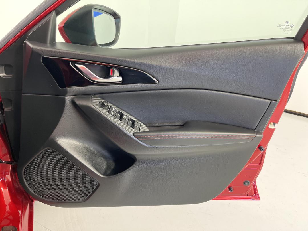 Photo '15' of Mazda Axela