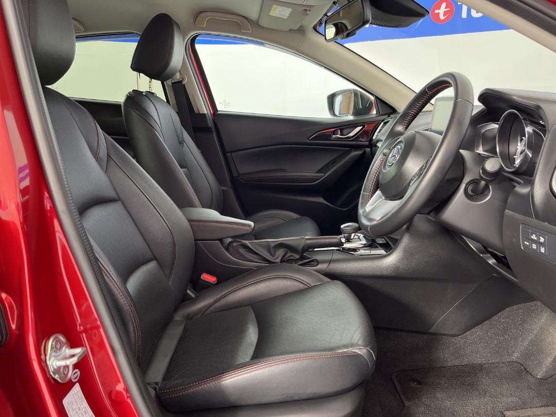 Photo '16' of Mazda Axela