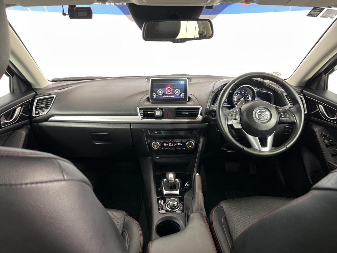 Photo '17' of Mazda Axela