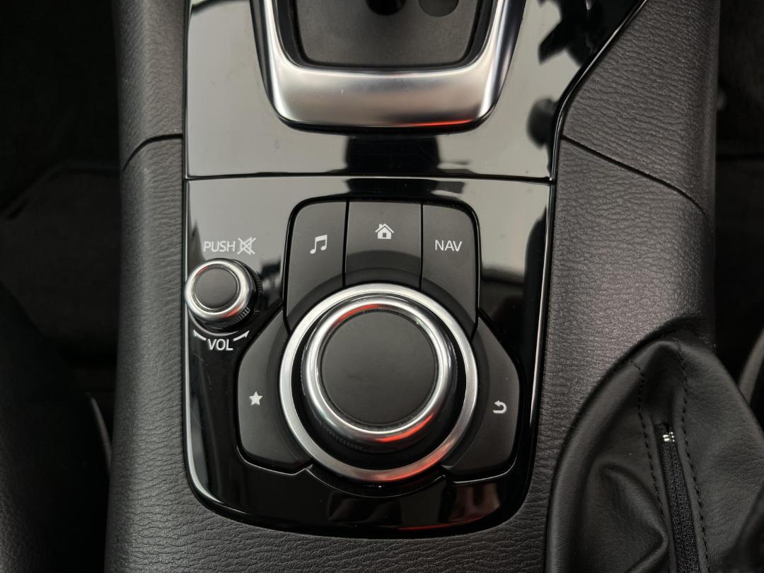 Photo '29' of Mazda Axela