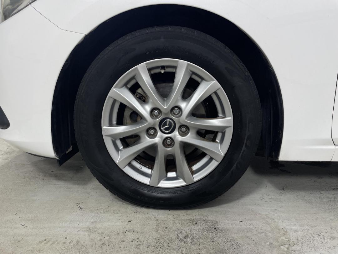 Photo '10' of Mazda Axela