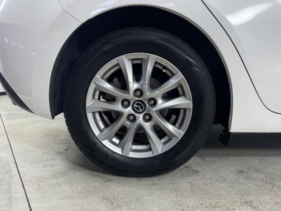 Photo '12' of Mazda Axela