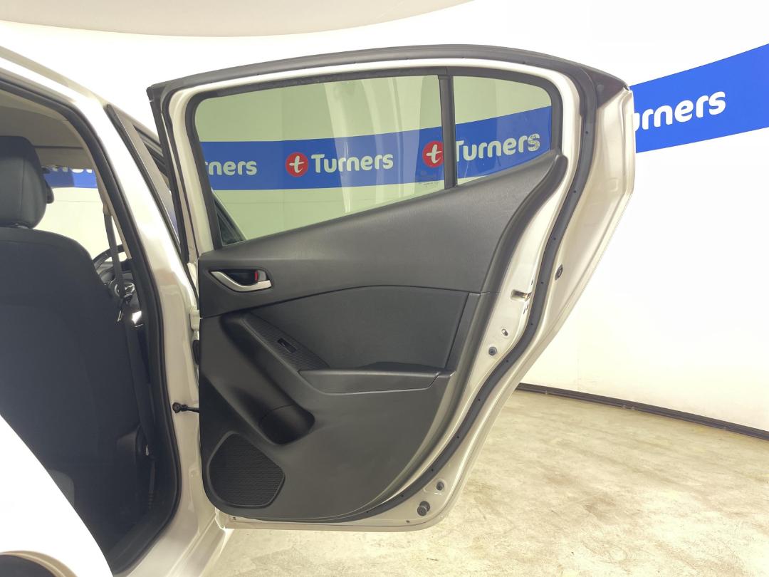 Photo '19' of Mazda Axela