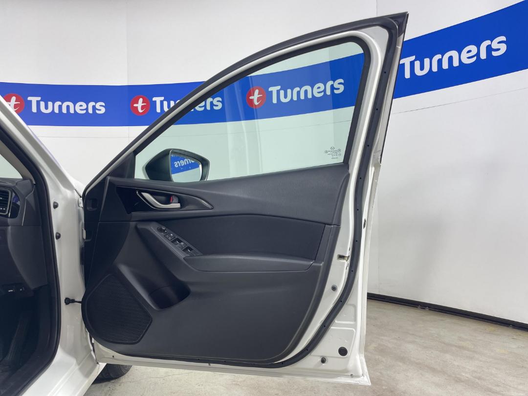 Photo '15' of Mazda Axela