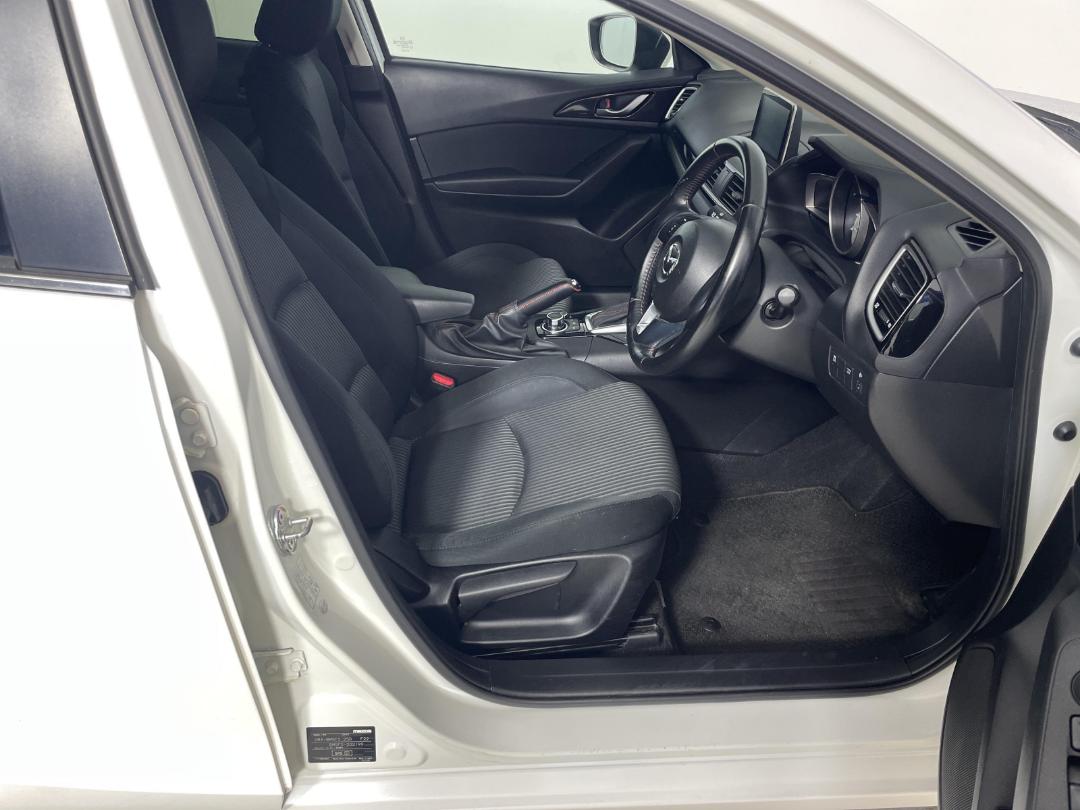 Photo '16' of Mazda Axela