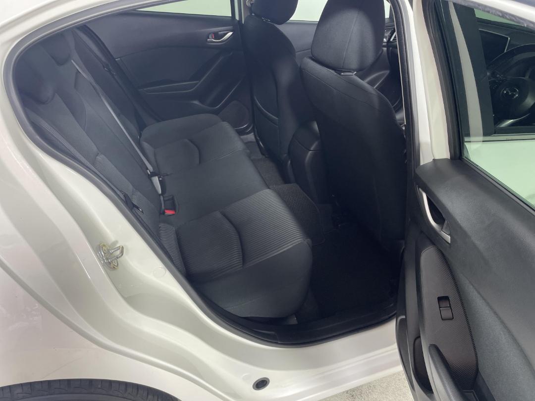 Photo '20' of Mazda Axela