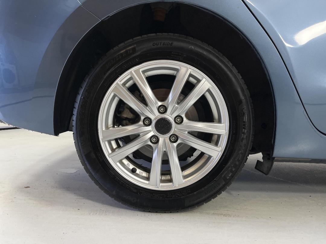 Photo '12' of Mazda Axela