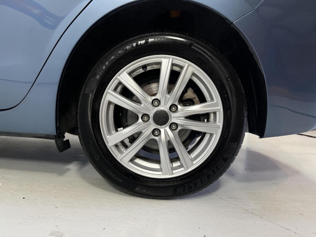 Photo '11' of Mazda Axela