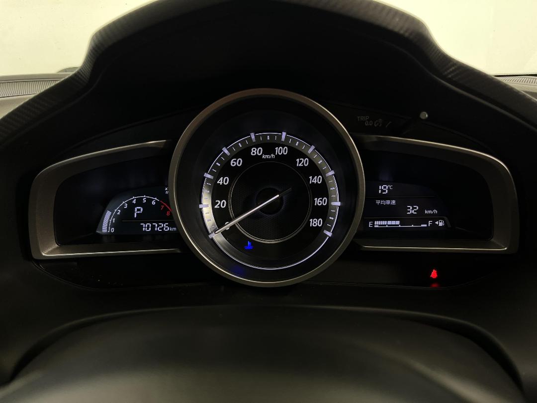 Photo '21' of Mazda Axela