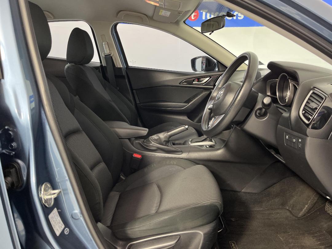 Photo '16' of Mazda Axela