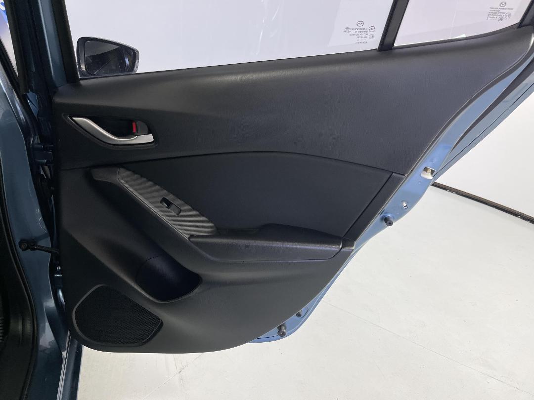 Photo '19' of Mazda Axela