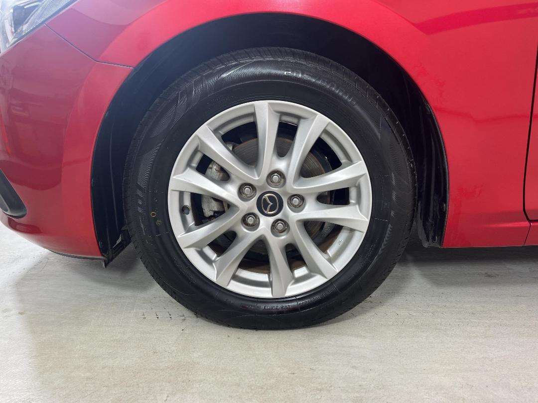 Photo '10' of Mazda Axela