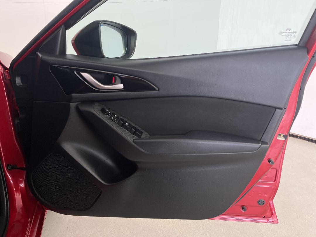 Photo '15' of Mazda Axela