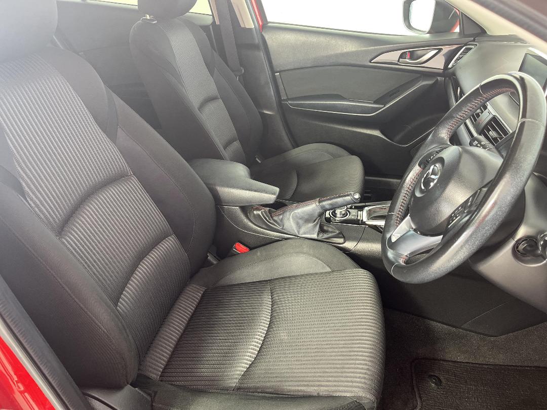 Photo '16' of Mazda Axela