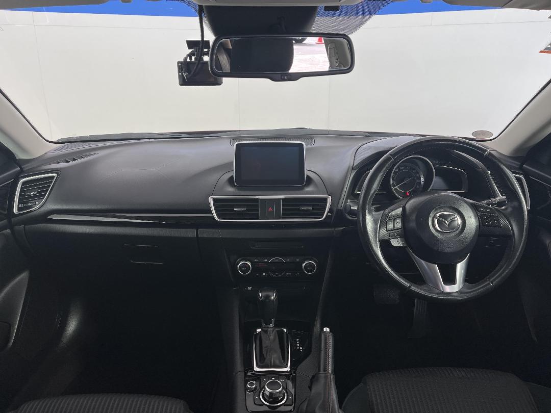 Photo '17' of Mazda Axela