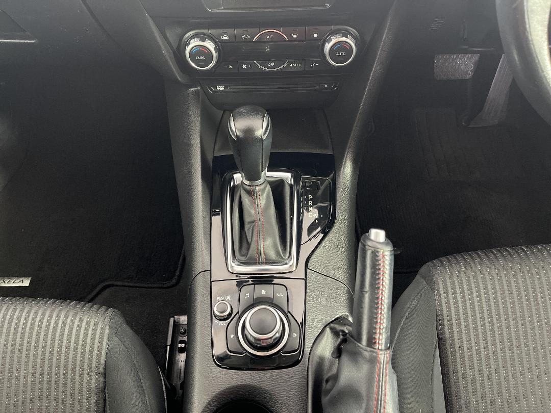 Photo '18' of Mazda Axela