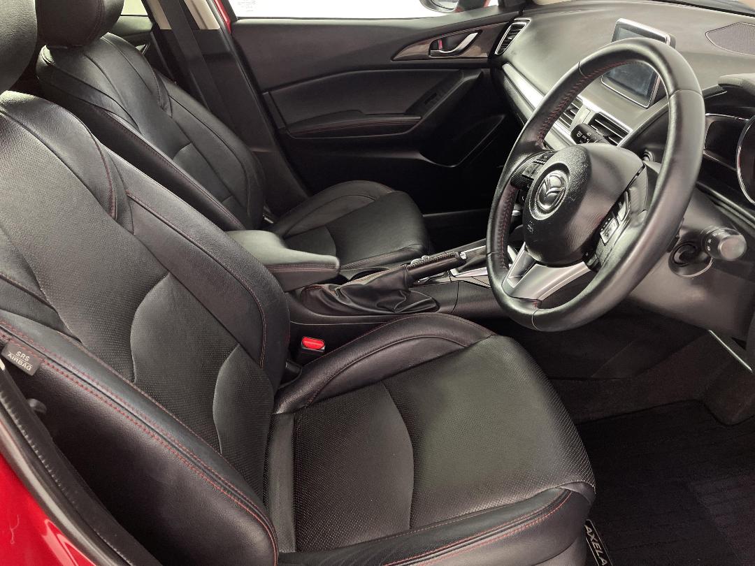 Photo '16' of Mazda Axela