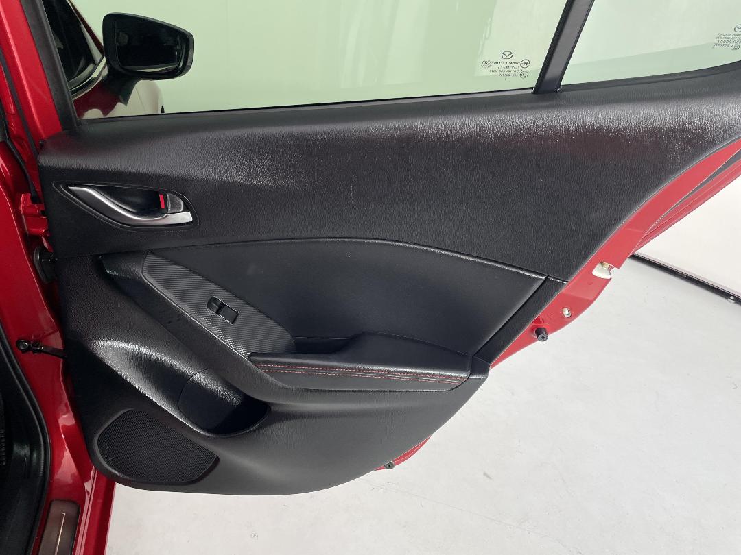 Photo '19' of Mazda Axela