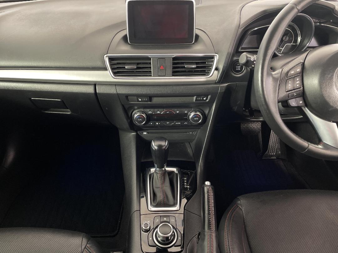 Photo '18' of Mazda Axela