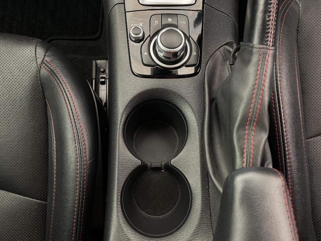 Photo '23' of Mazda Axela