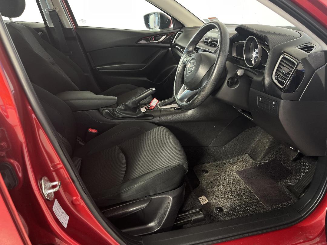 Photo '16' of Mazda Axela Photo '16' of Mazda Axela