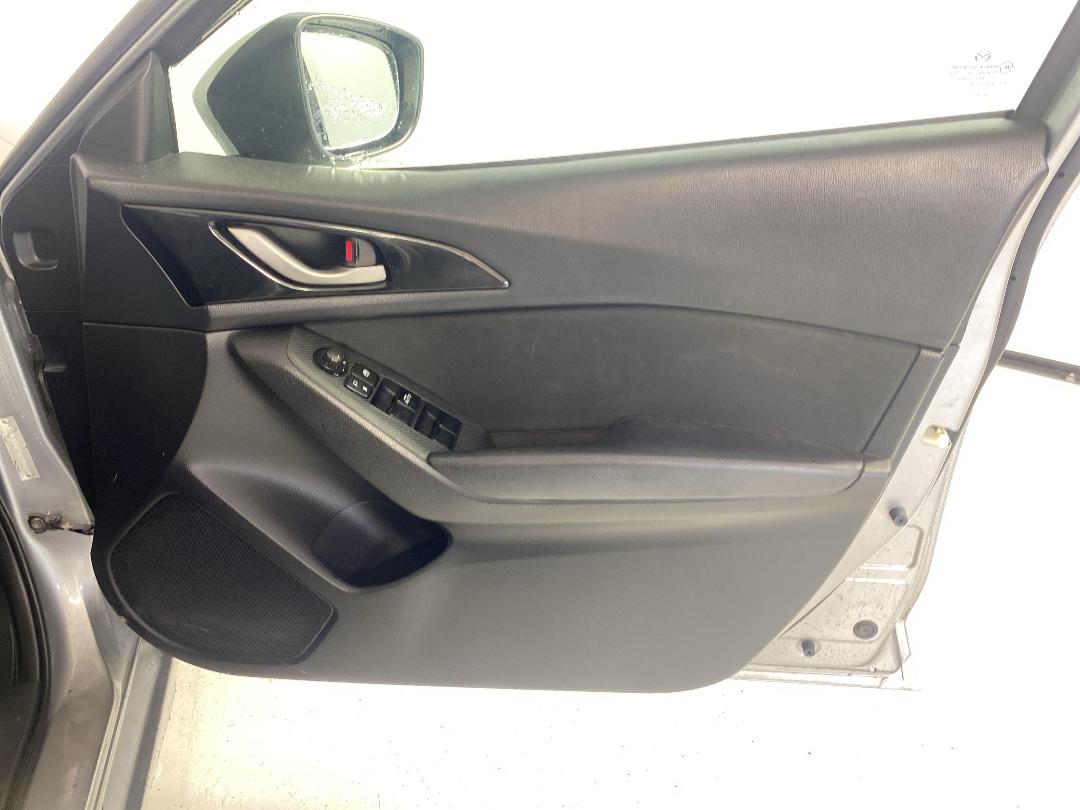 Photo '15' of Mazda Axela