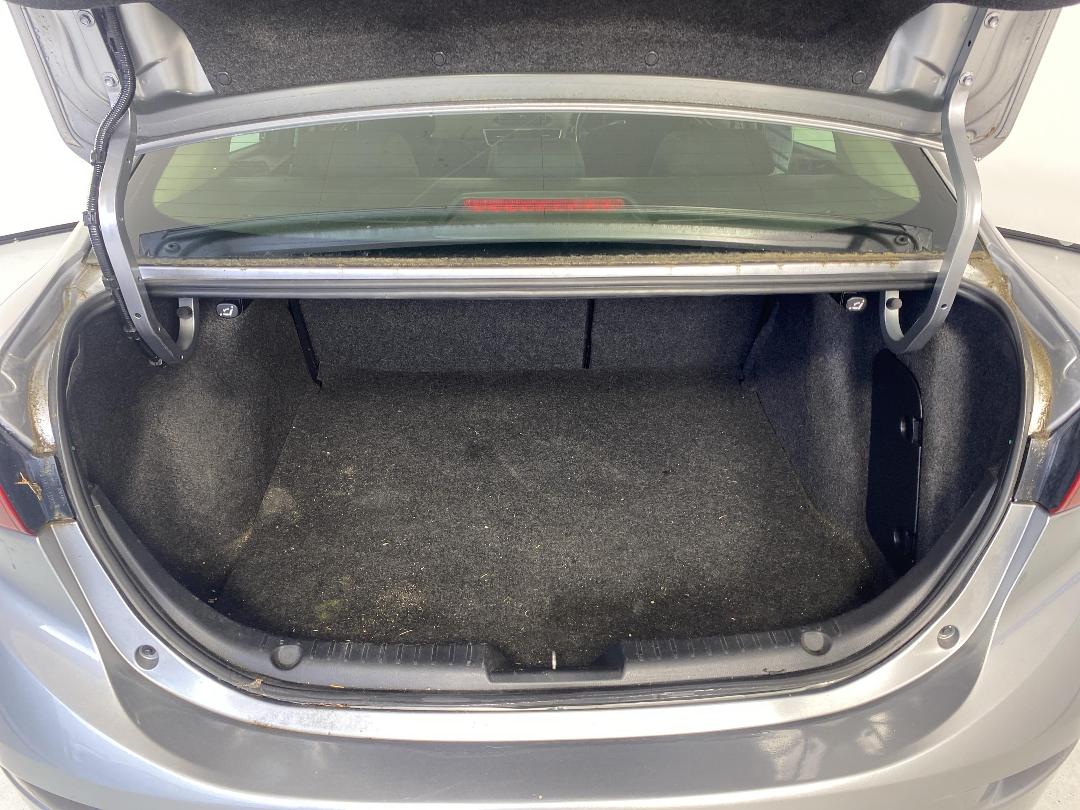 Photo '14' of Mazda Axela