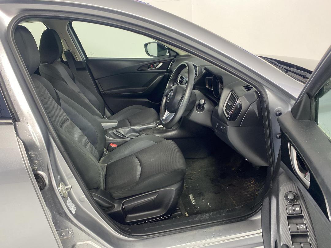 Photo '16' of Mazda Axela