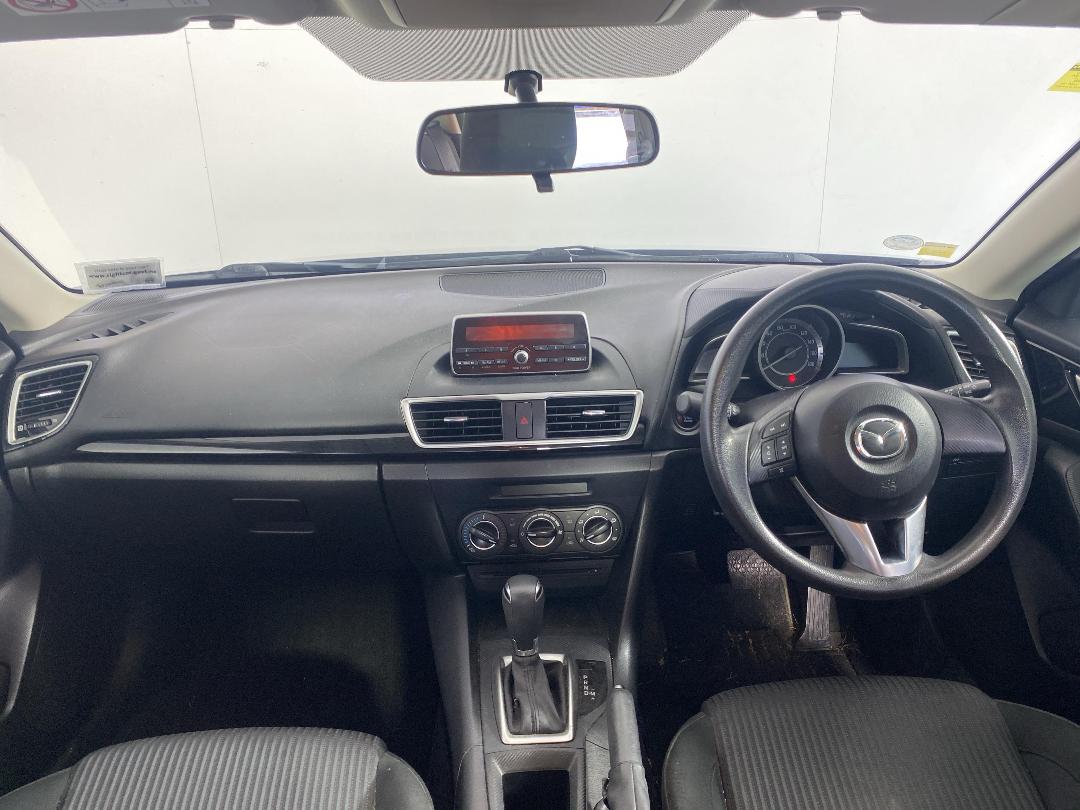 Photo '17' of Mazda Axela