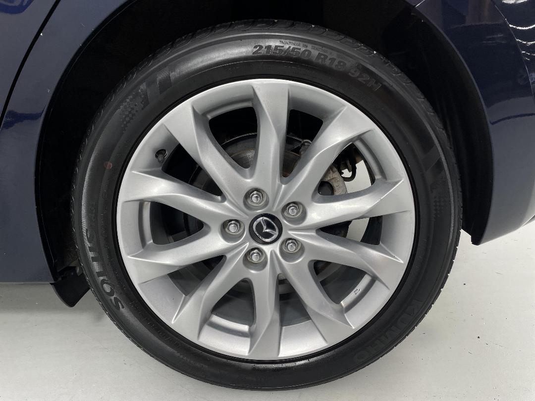 Photo '11' of Mazda Axela