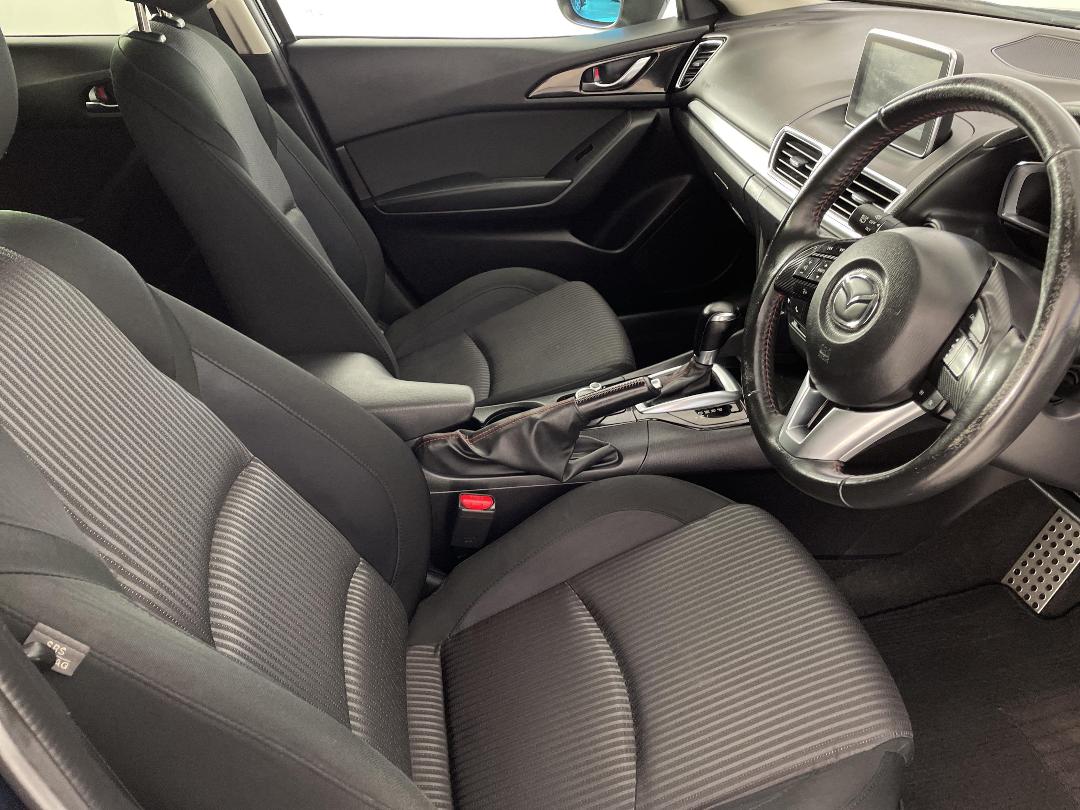 Photo '16' of Mazda Axela