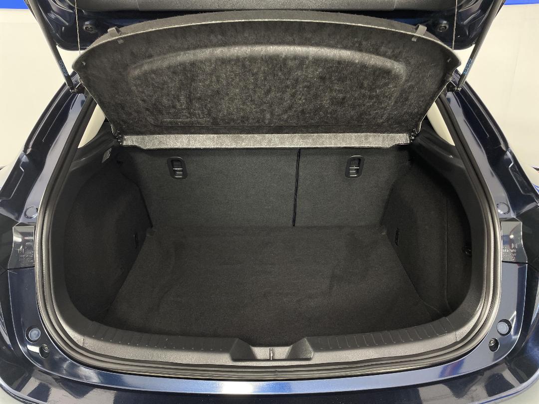 Photo '14' of Mazda Axela