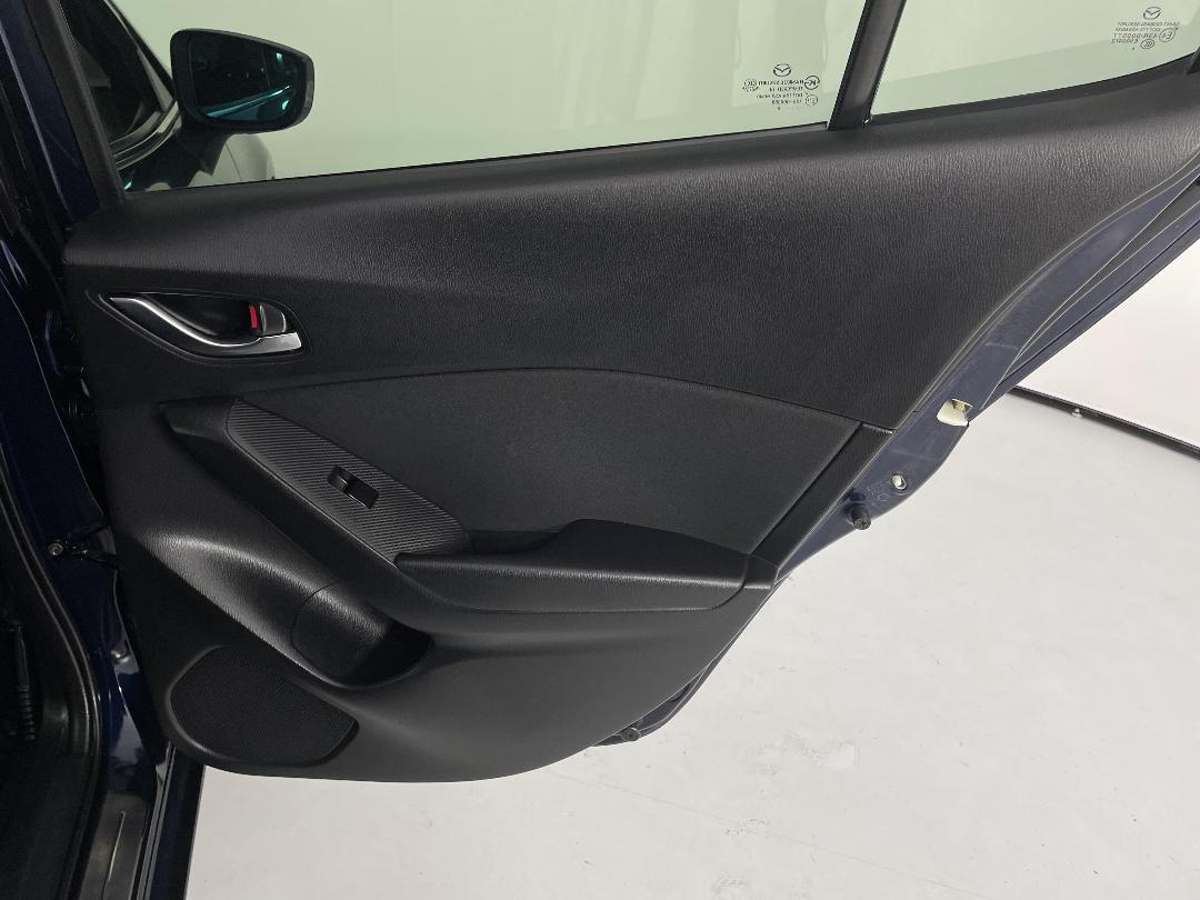 Photo '19' of Mazda Axela