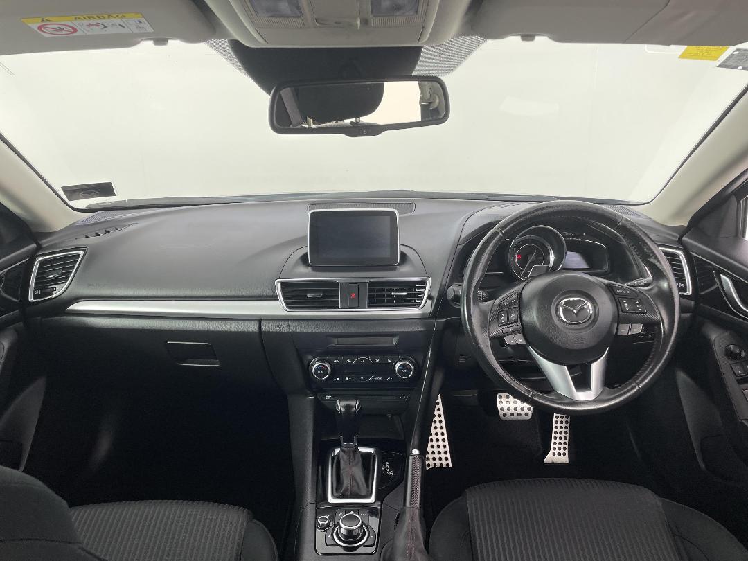 Photo '17' of Mazda Axela