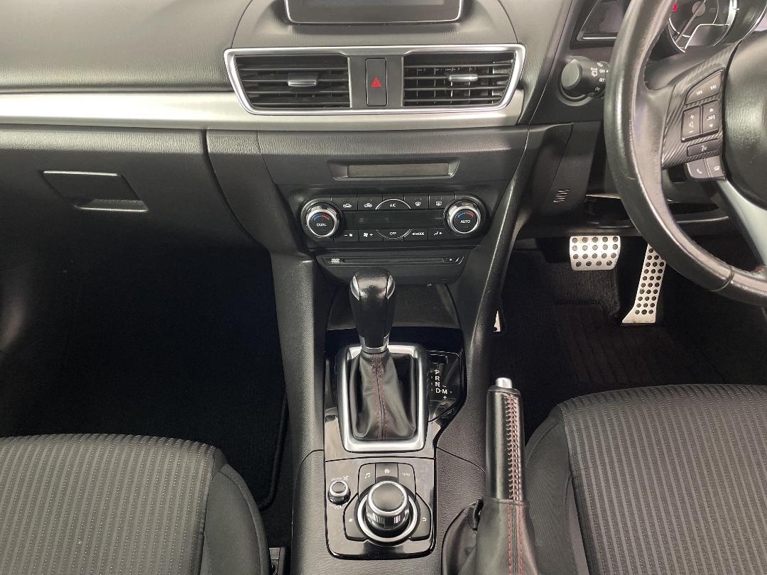 Photo '18' of Mazda Axela