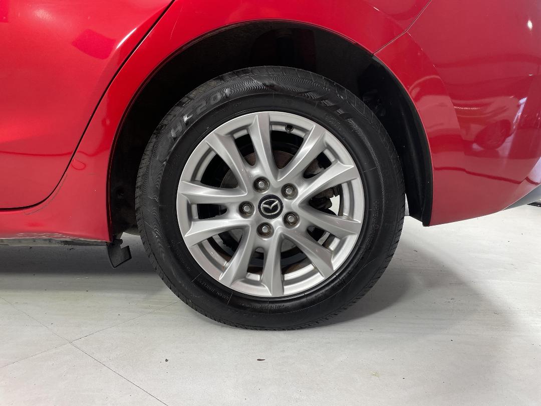 Photo '11' of Mazda Axela