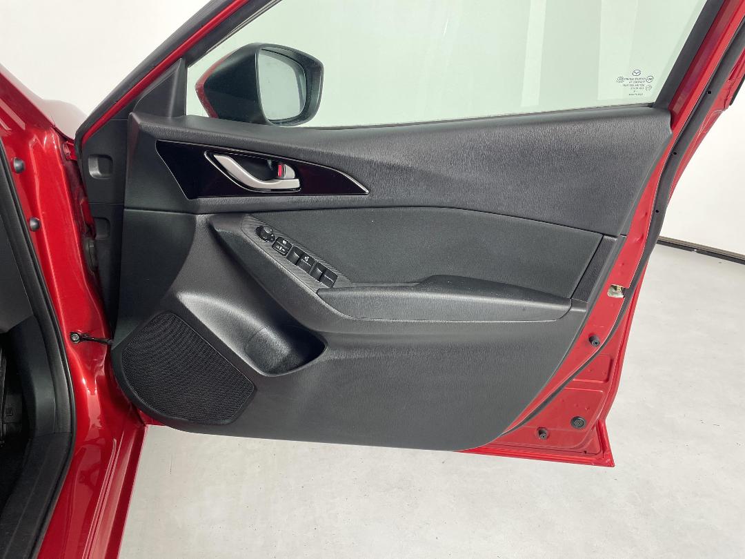 Photo '15' of Mazda Axela