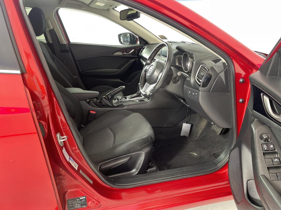 Photo '16' of Mazda Axela