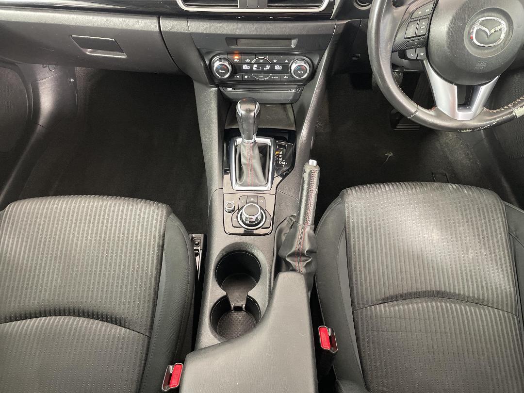 Photo '18' of Mazda Axela