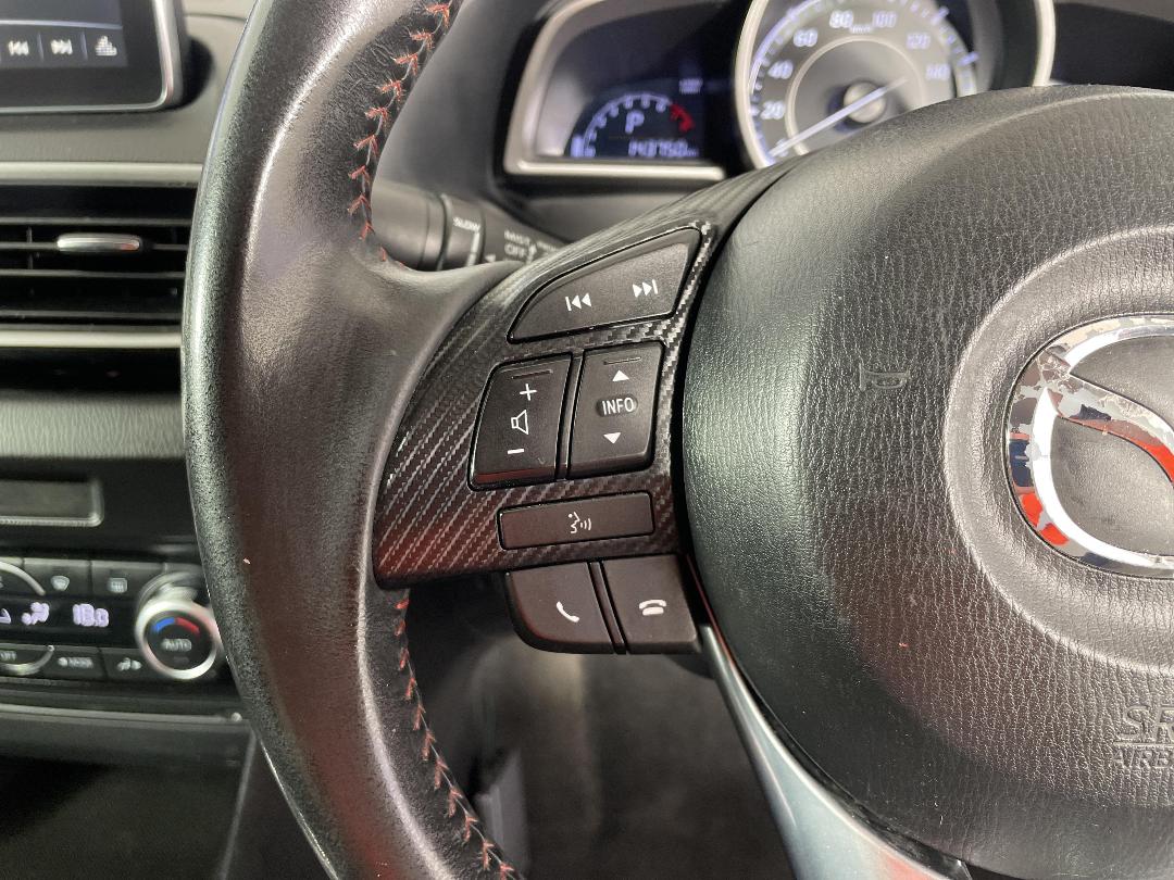 Photo '23' of Mazda Axela