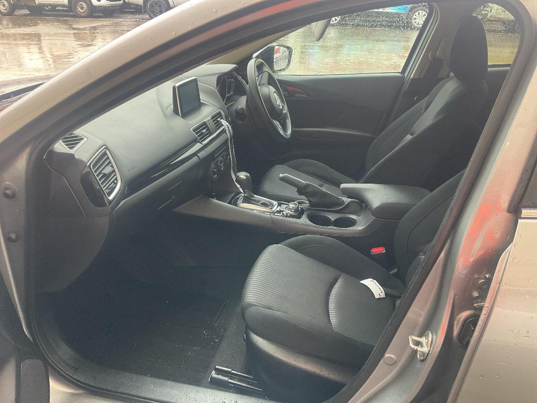 Photo '24' of Mazda Axela