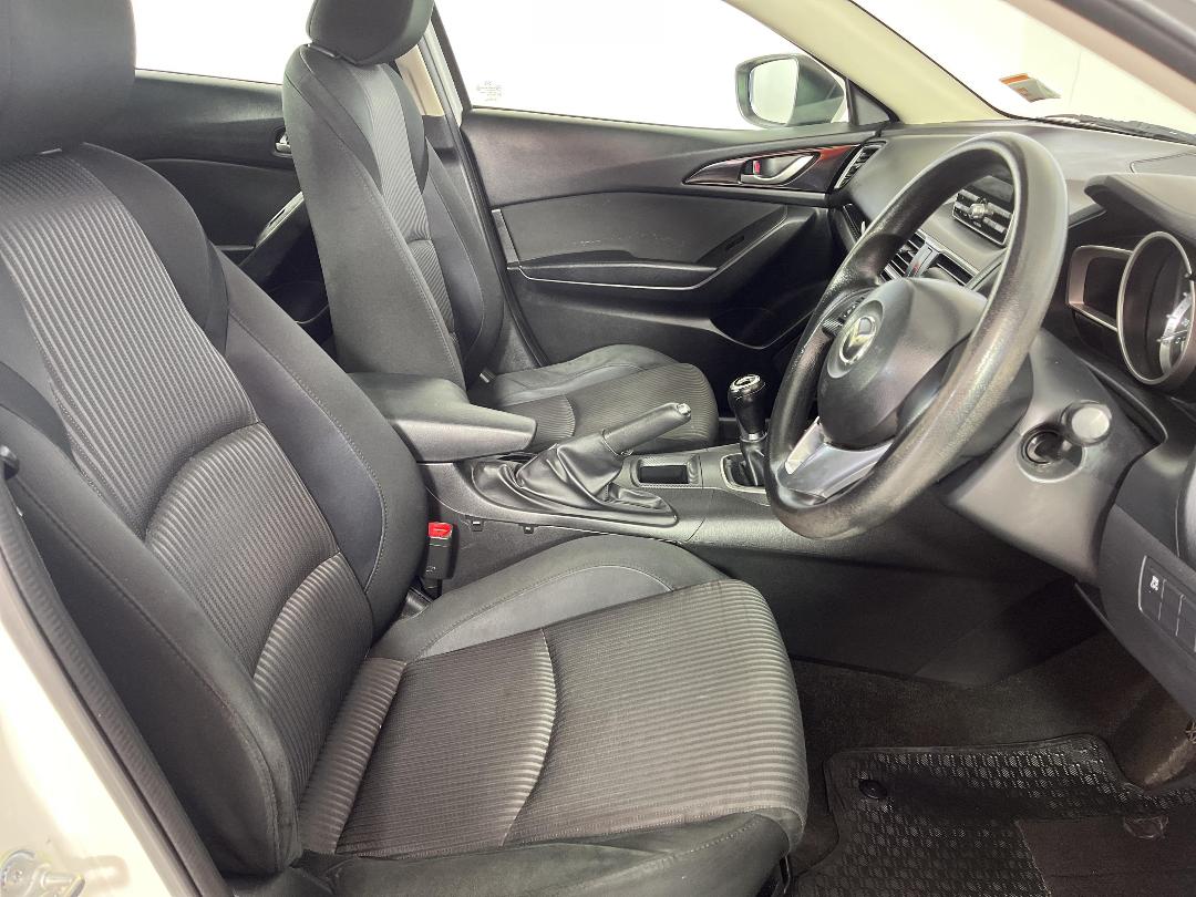 Photo '16' of Mazda Axela