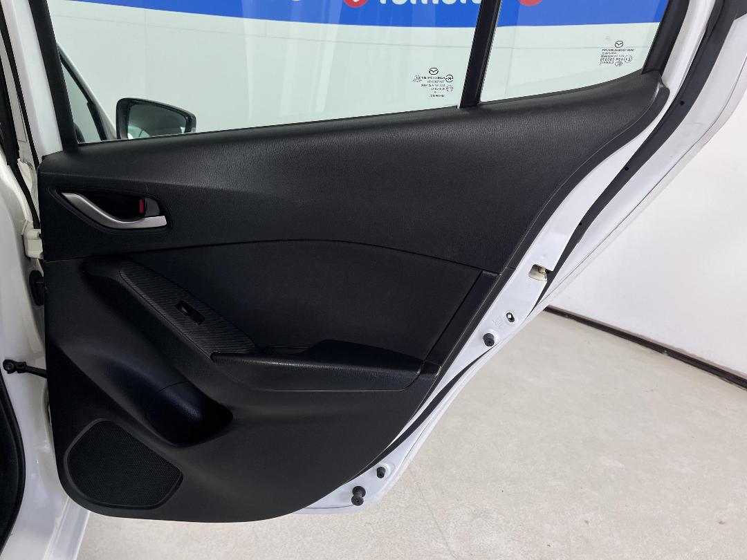 Photo '19' of Mazda Axela