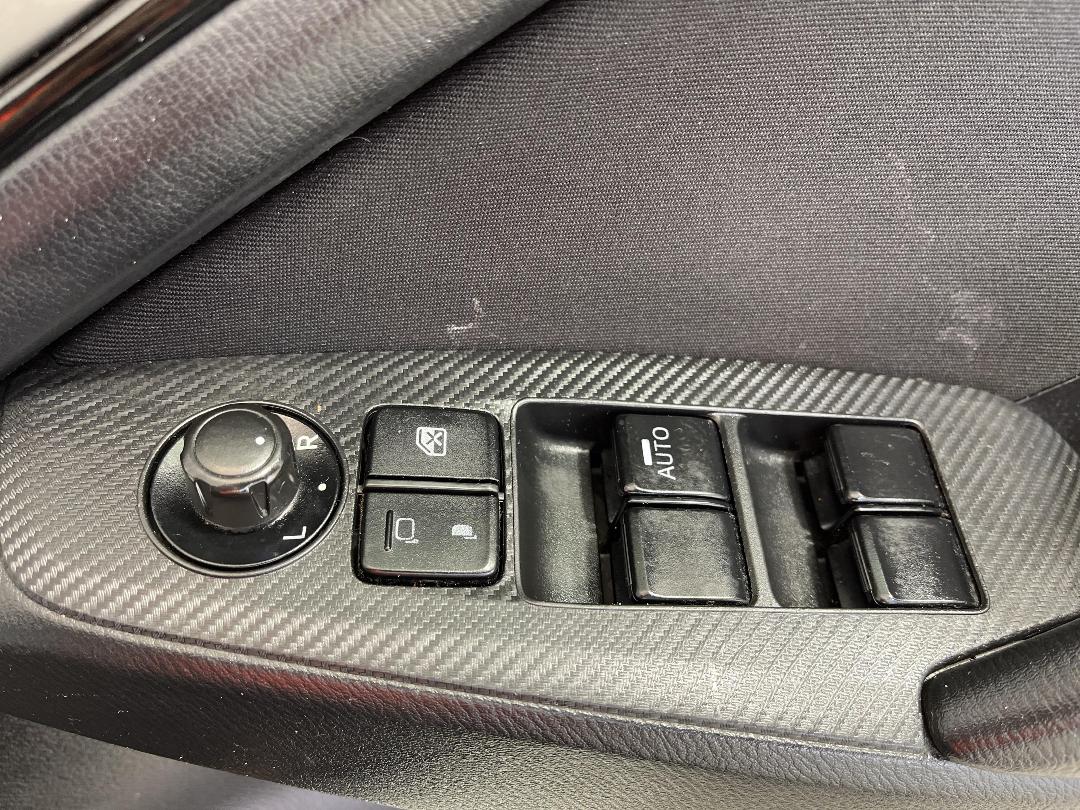 Photo '24' of Mazda Axela