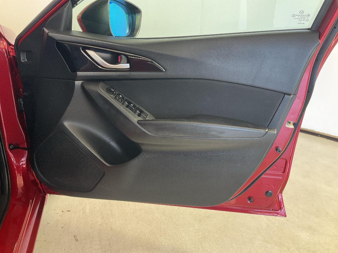 Photo '15' of Mazda Axela